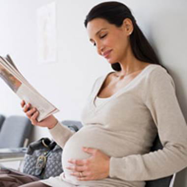 pregnant woman reading article